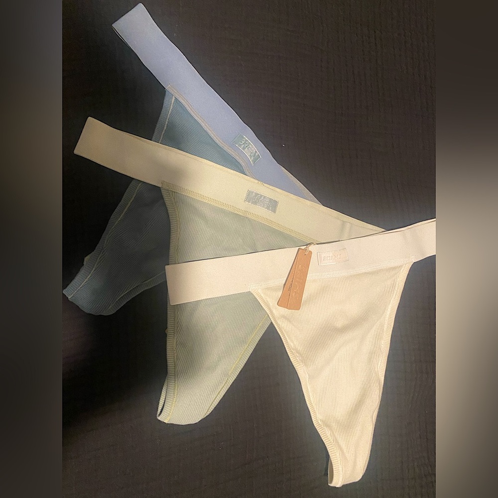 Kim Kardashian NWT SKIMS Cotton Rib Thongs L - New Women | Color: Bone & Mineral
